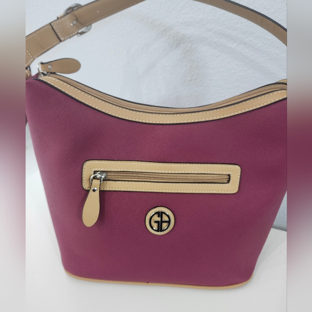 Burgundy purse, meduim size handbag, GianiBernini